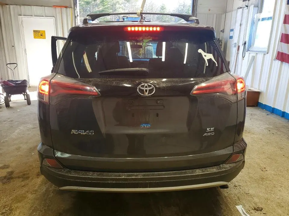 2016 TOYOTA RAV4 SE  