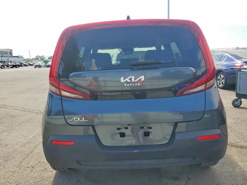 2022 KIA SOUL LX  
