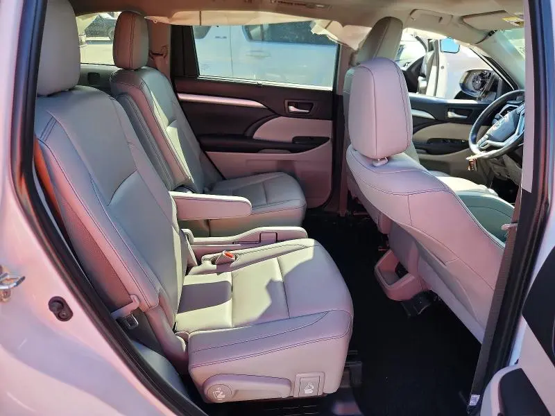 2019 TOYOTA HIGHLANDER XLE  