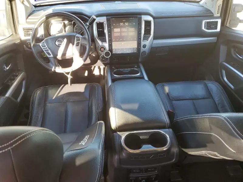 2017 NISSAN TITAN PRO-4X  