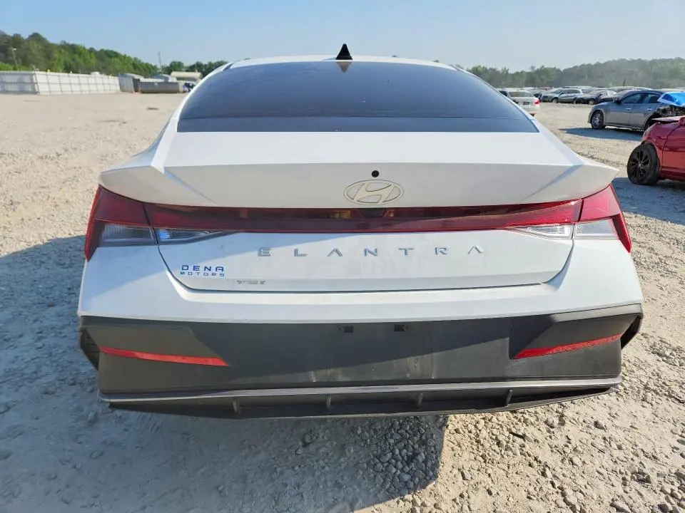 2025 HYUNDAI ELANTRA SE  