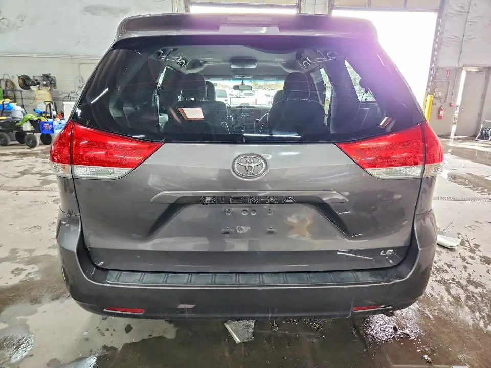 2012 TOYOTA SIENNA LE  
