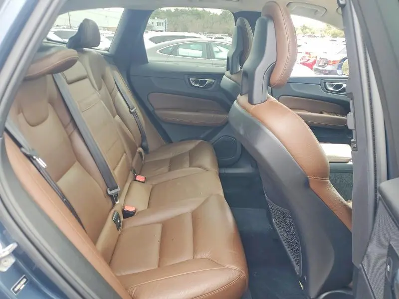 2018 VOLVO XC60 T5 MOMENTUM  