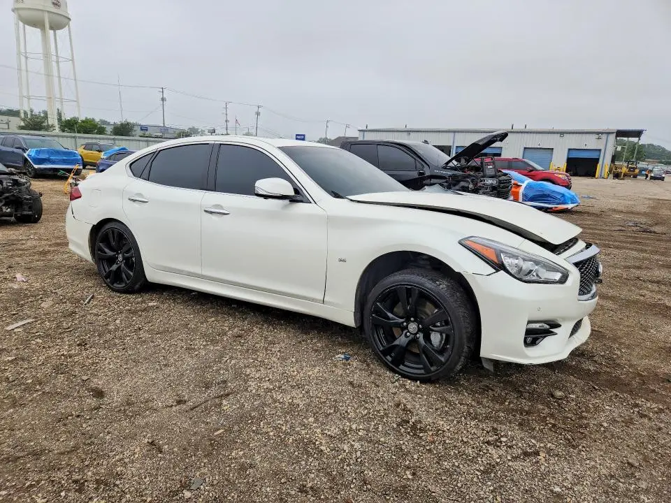 2018 INFINITI Q70 5.6 LUXE  
