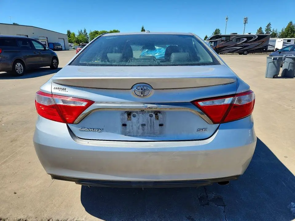 2016 TOYOTA CAMRY SE  