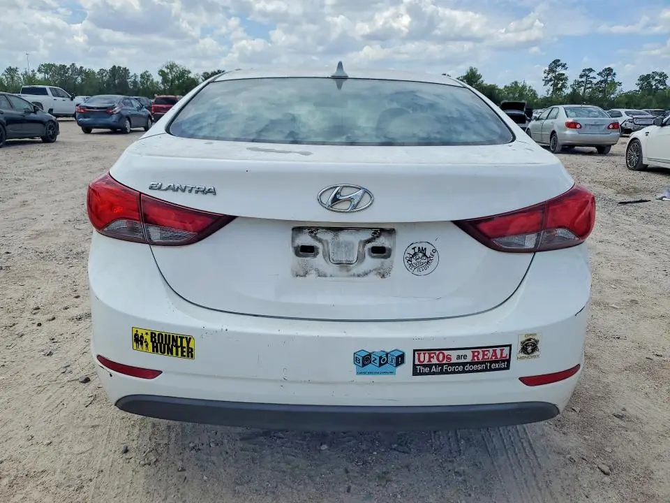 2014 HYUNDAI ELANTRA SE  