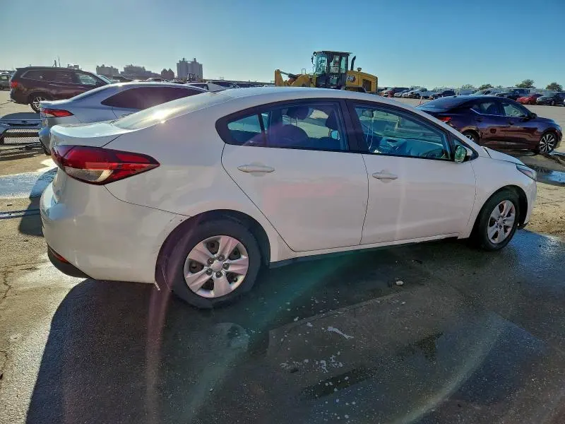 2017 KIA FORTE LX  