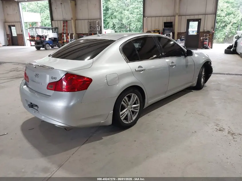 2015 INFINITI Q40  