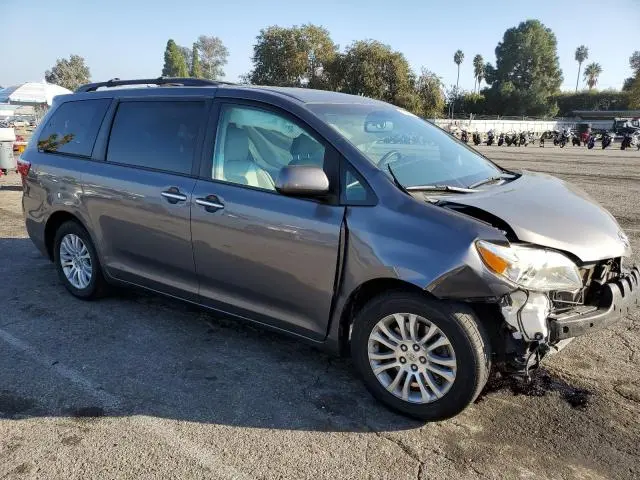 2015 TOYOTA SIENNA XLE  