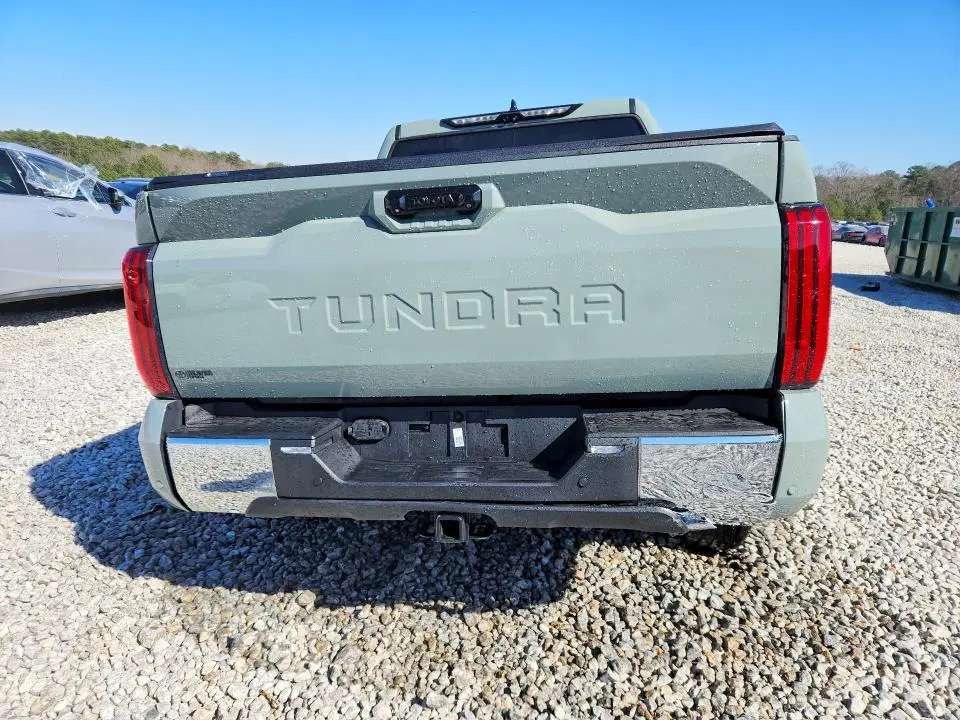 2022 TOYOTA TUNDRA SR5  