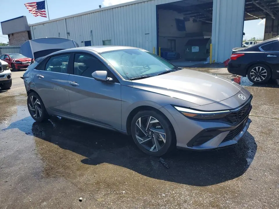 2024 HYUNDAI ELANTRA SEL  