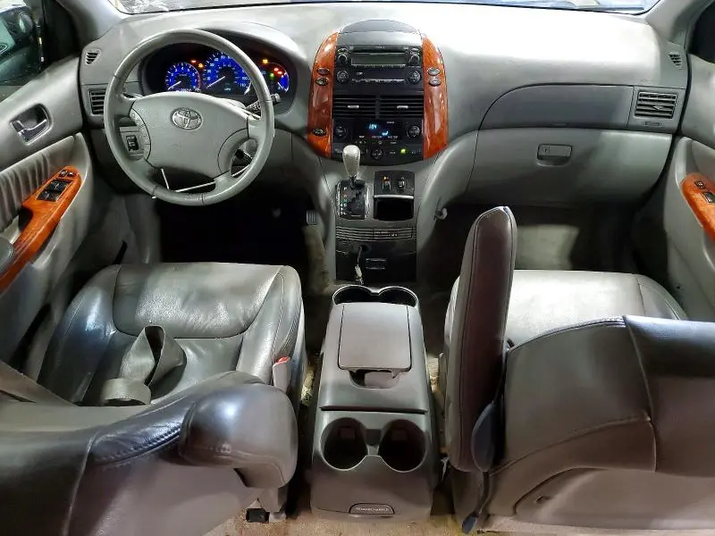 2010 TOYOTA SIENNA XLE  