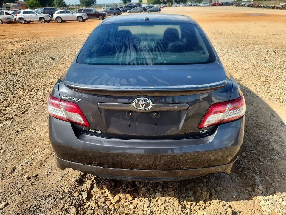 2011 TOYOTA CAMRY SE  