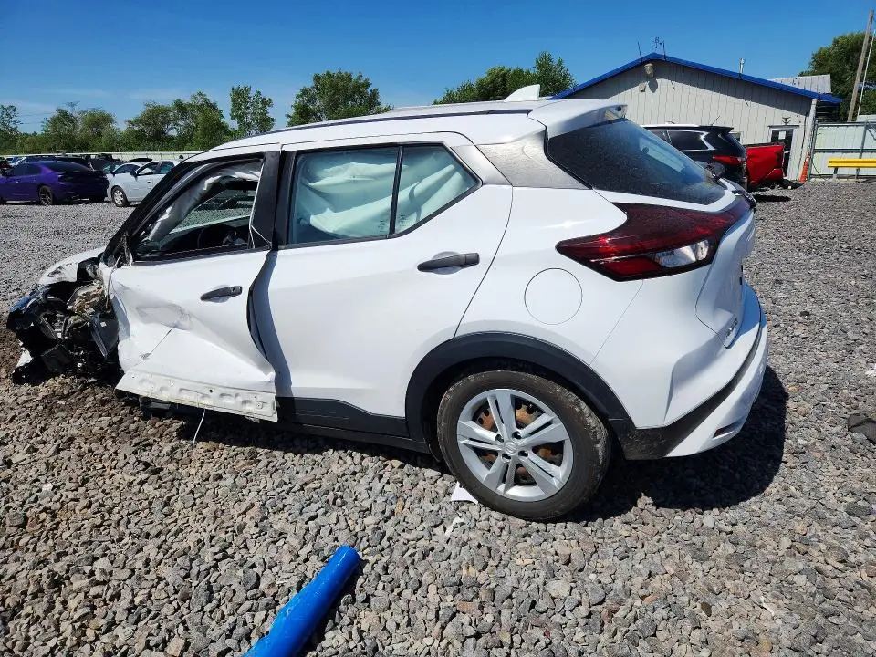 2022 NISSAN KICKS S  