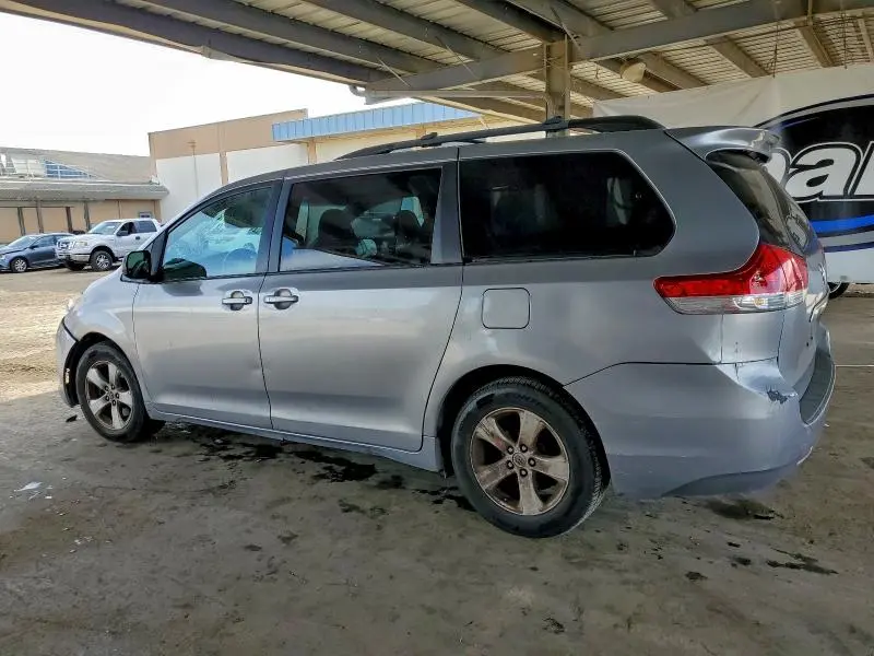 2014 TOYOTA SIENNA LE  