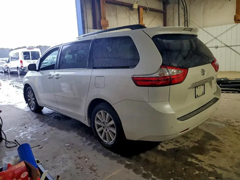 2017 TOYOTA SIENNA XLE  