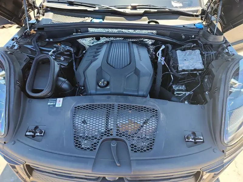 2025 PORSCHE MACAN BASE/T  