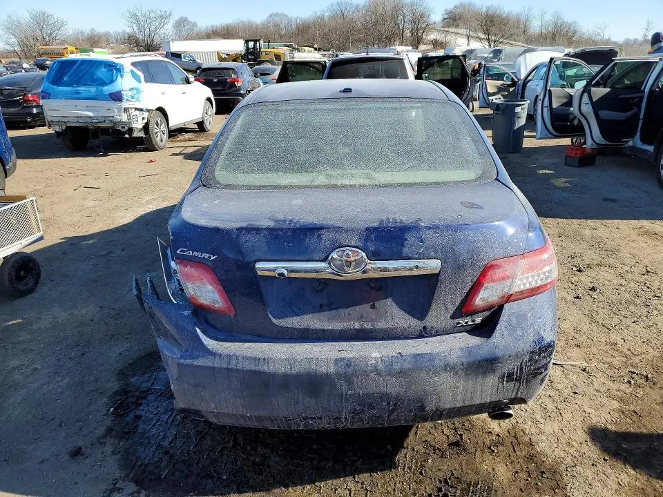 2011 TOYOTA CAMRY SE  