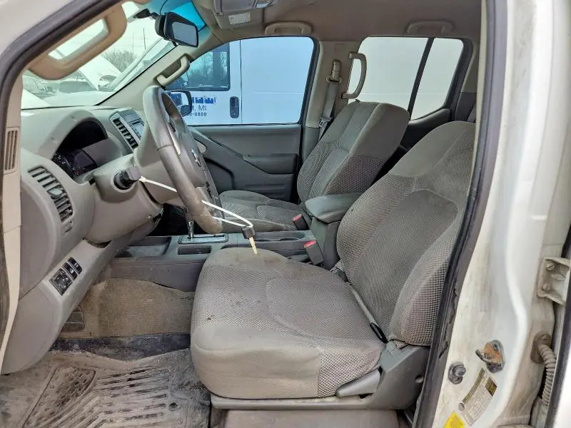 2015 NISSAN FRONTIER SV  