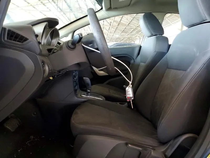 2011 FORD FIESTA SE  