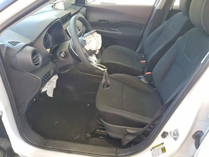 2021 NISSAN KICKS S  