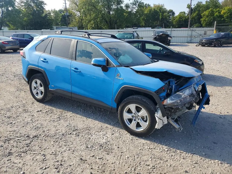 2021 TOYOTA RAV4 XLE  