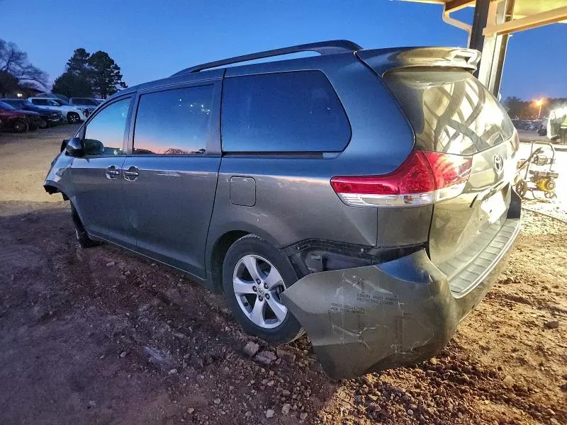 2014 TOYOTA SIENNA LE  
