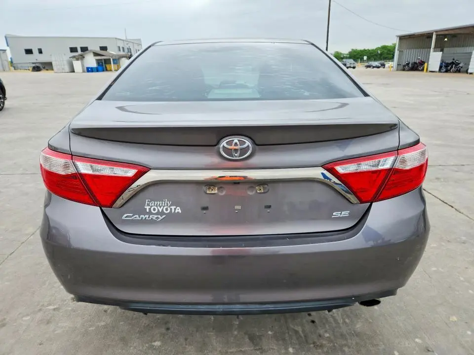 2017 TOYOTA CAMRY SE  