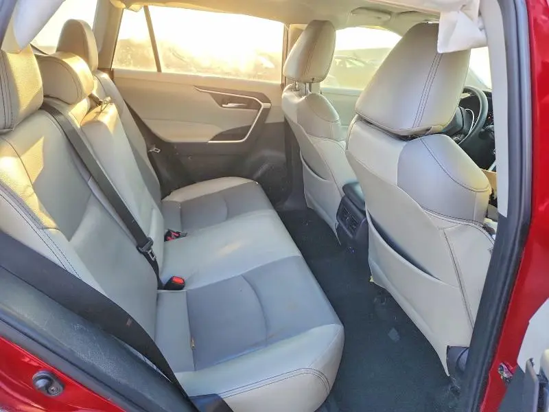 2022 TOYOTA RAV4 XLE  