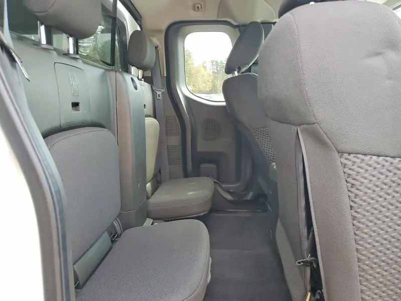2021 NISSAN FRONTIER SV  