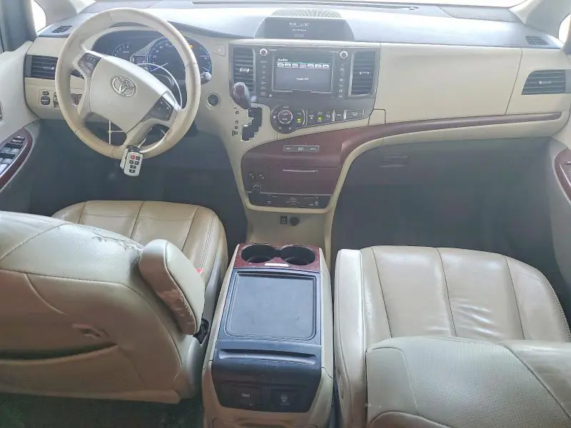 2014 TOYOTA SIENNA XLE 8-PASSENGER  