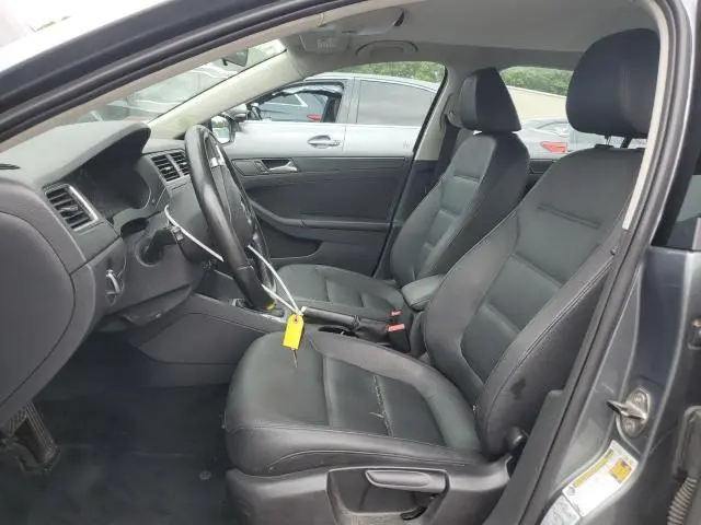 2011 VOLKSWAGEN JETTA SE  