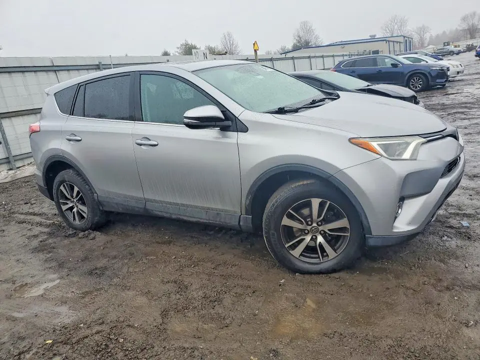 2018 TOYOTA RAV4 XLE  