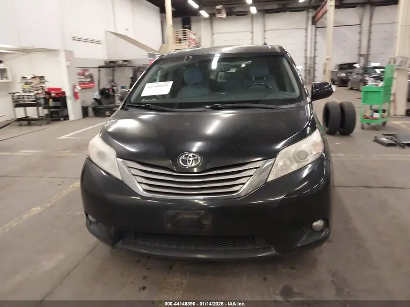 2016 TOYOTA SIENNA XLE 8 PASSENGER
