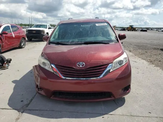 2017 TOYOTA SIENNA LE  