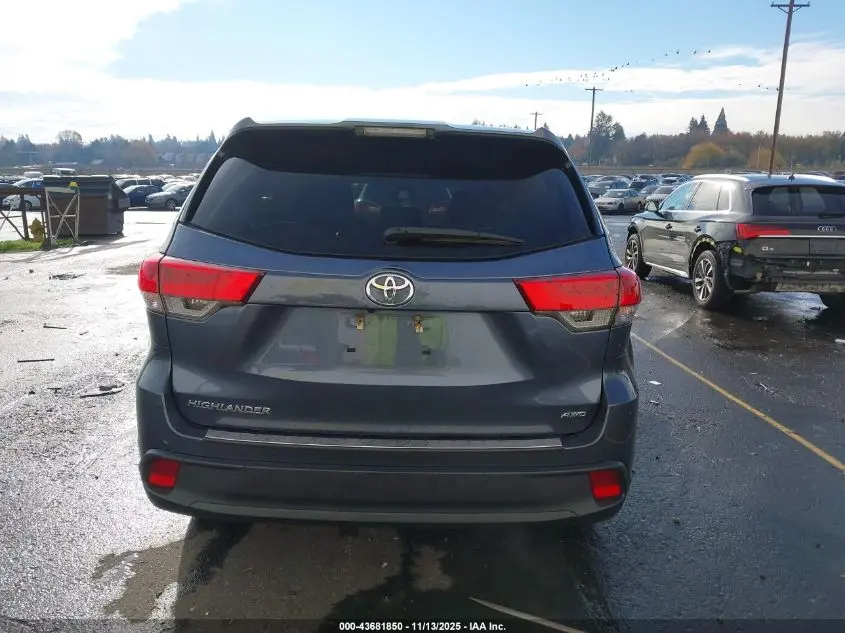 2019 TOYOTA HIGHLANDER LE