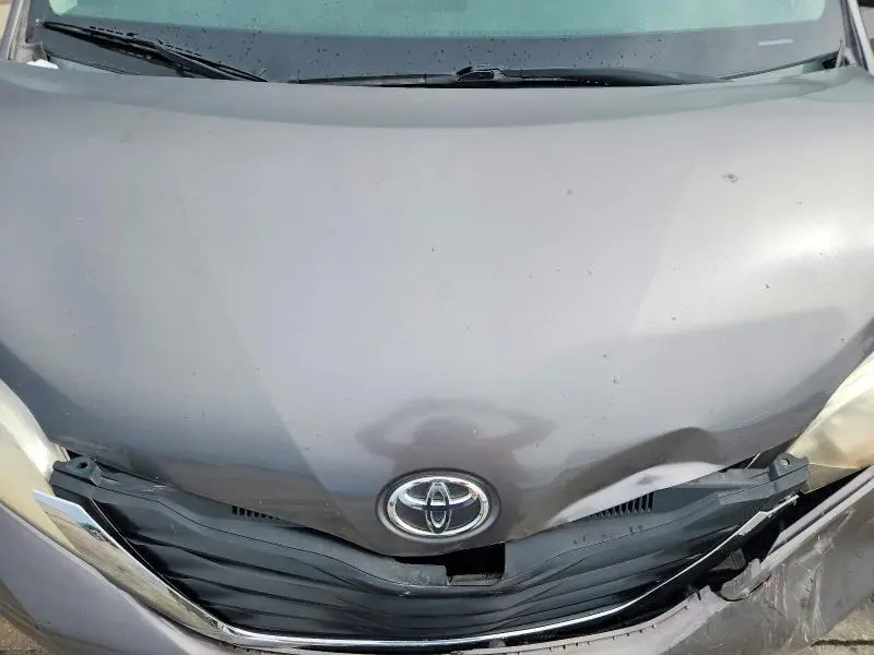 2011 TOYOTA SIENNA LE  