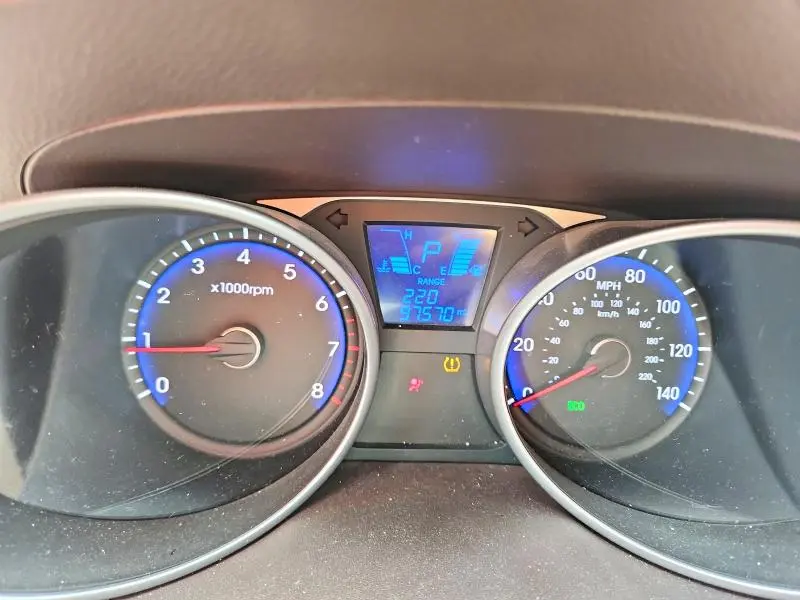 2015 HYUNDAI TUCSON SE  