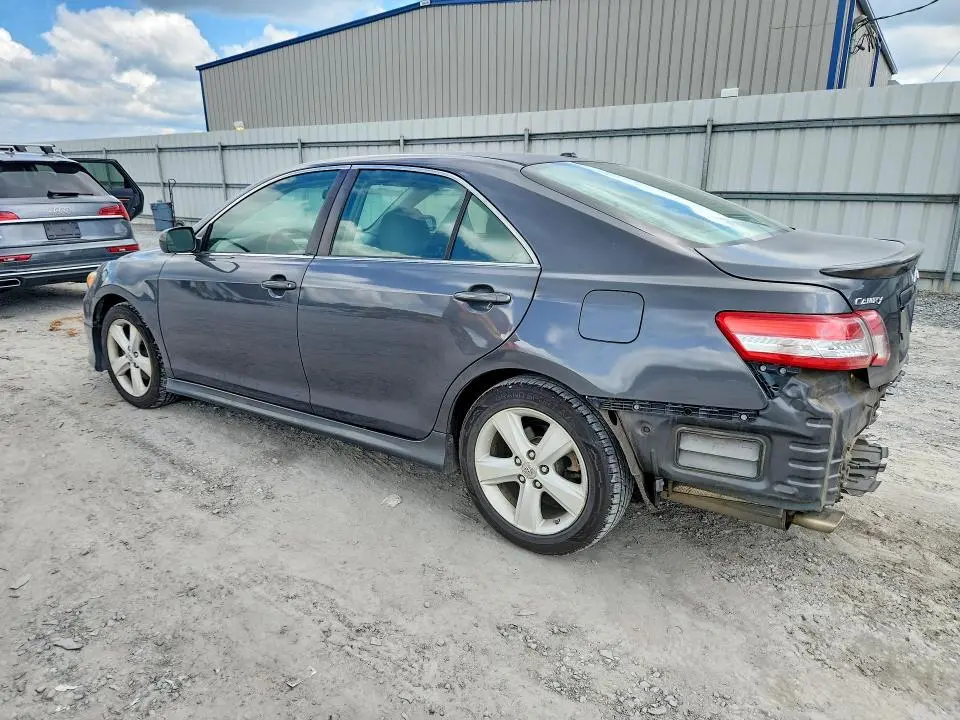 2011 TOYOTA CAMRY SE  