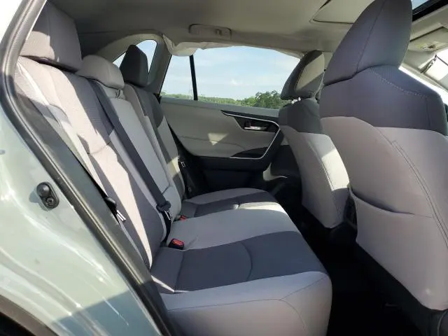 2021 TOYOTA RAV4 XLE  
