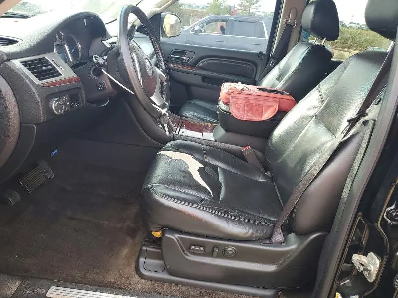 2011 CADILLAC ESCALADE ESV PREMIUM  
