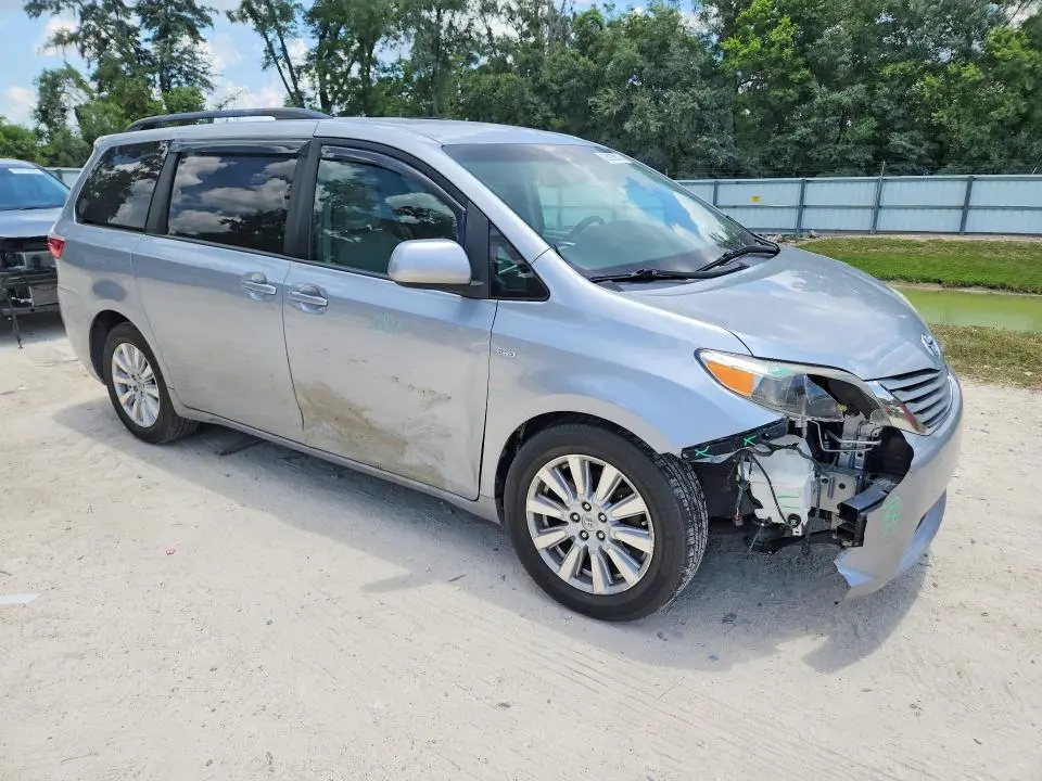 2017 TOYOTA SIENNA LE  