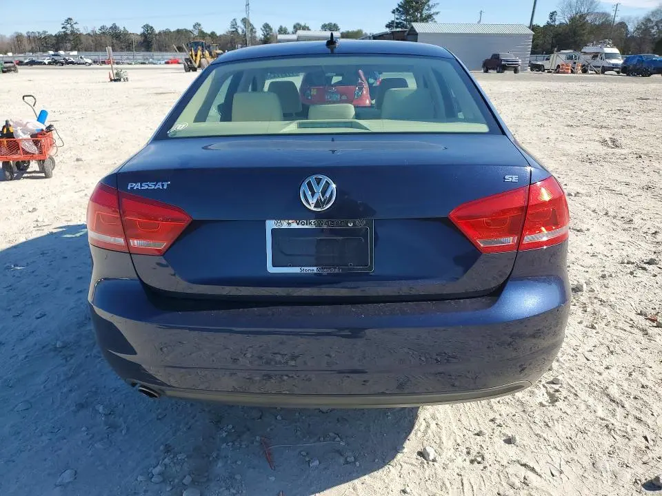 2013 VOLKSWAGEN PASSAT SE  