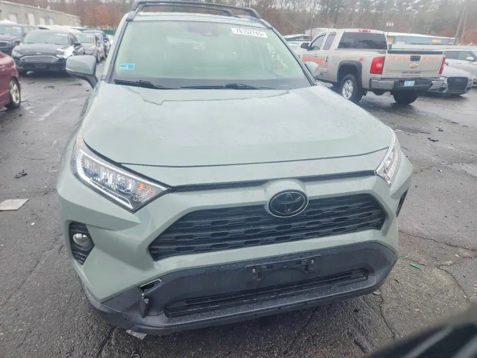 2019 TOYOTA RAV4 XLE  
