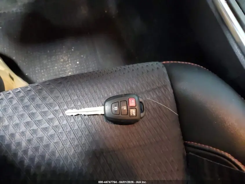 2015 TOYOTA CAMRY SE