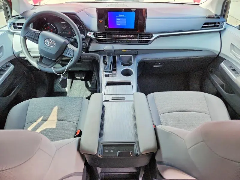 2026 TOYOTA SIENNA LE  