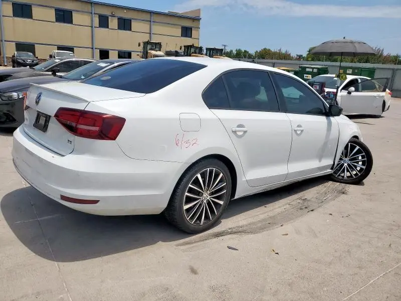 2016 VOLKSWAGEN JETTA SPORT  