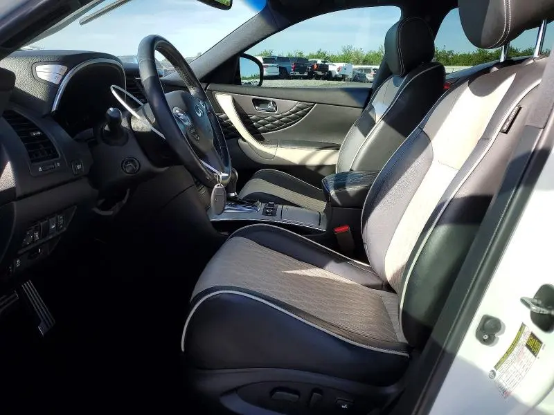 2017 INFINITI QX70 BASE  