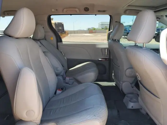 2011 TOYOTA SIENNA XLE  