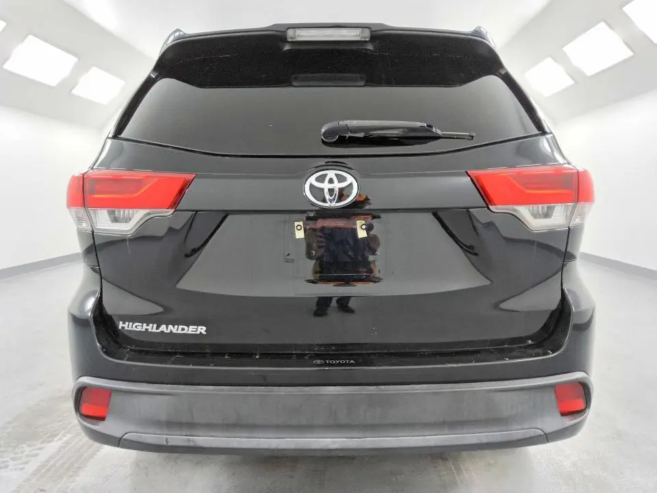 2019 TOYOTA HIGHLANDER LE  